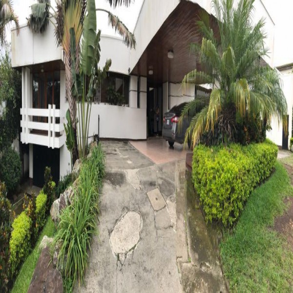 Galeria HERMOSA CASA EN ESCAZ&Uacute; 