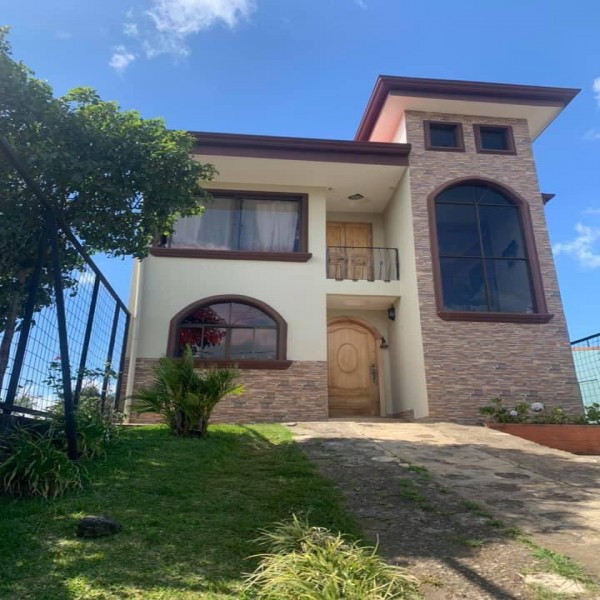 Galeria CASA EN OREAMUNO DE CARTAGO